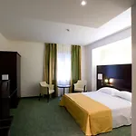 Hotel Senator
