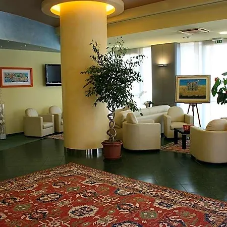 Hotel Senator